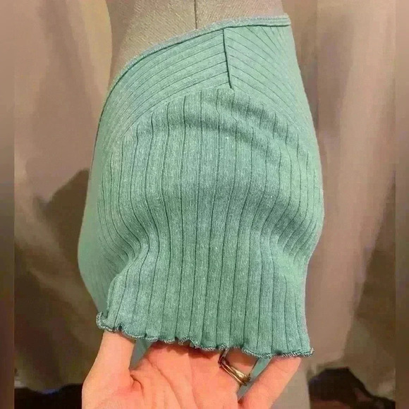 Women’s Green American Eagle Top - Picture 2 of 4